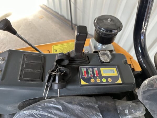 Mini pelle TERRA CS24.R – Image 10