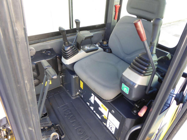 KOMATSU PC 26 MR-3 – Image 4
