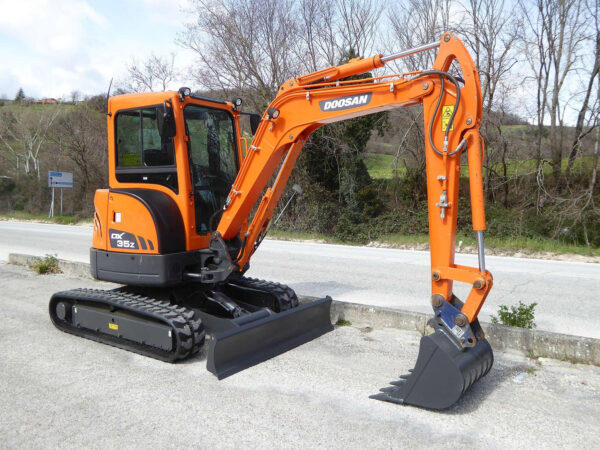DOOSAN DX35Z
